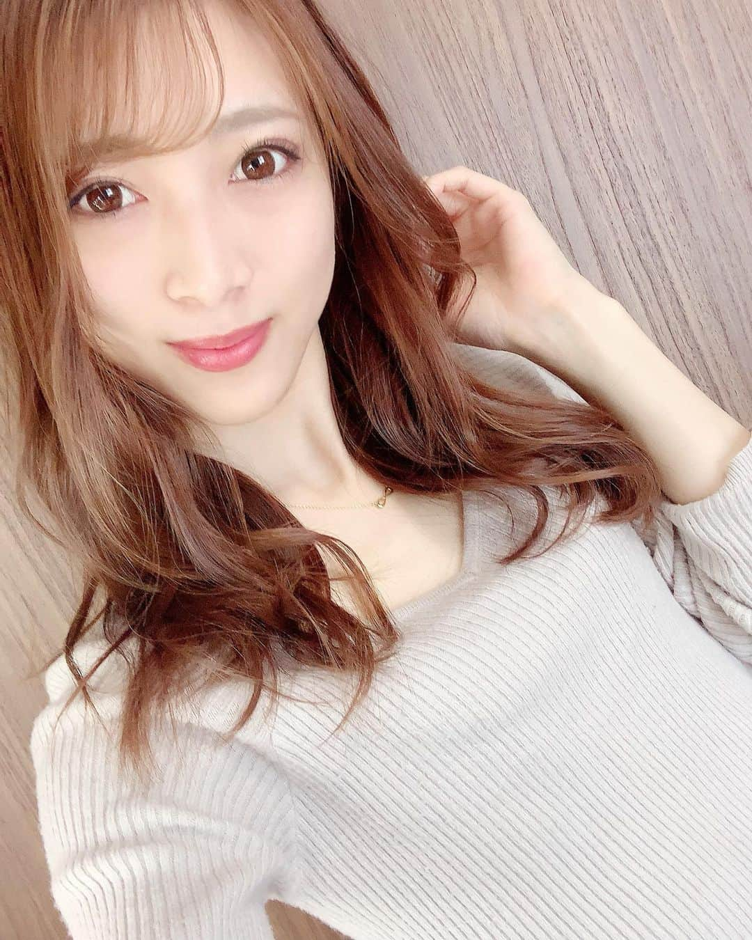 宇野栞菜（阿部栞菜）さんのインスタグラム写真 - (宇野栞菜（阿部栞菜）Instagram)「どっちが好き？？💓」2月28日 11時59分 - kanna_uno