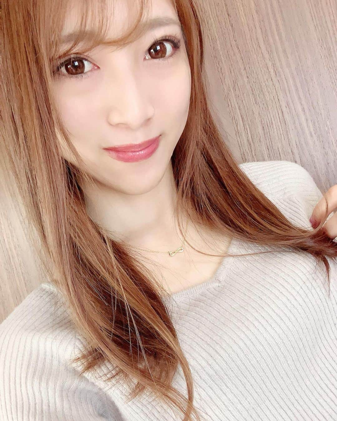 宇野栞菜（阿部栞菜）さんのインスタグラム写真 - (宇野栞菜（阿部栞菜）Instagram)「どっちが好き？？💓」2月28日 11時59分 - kanna_uno