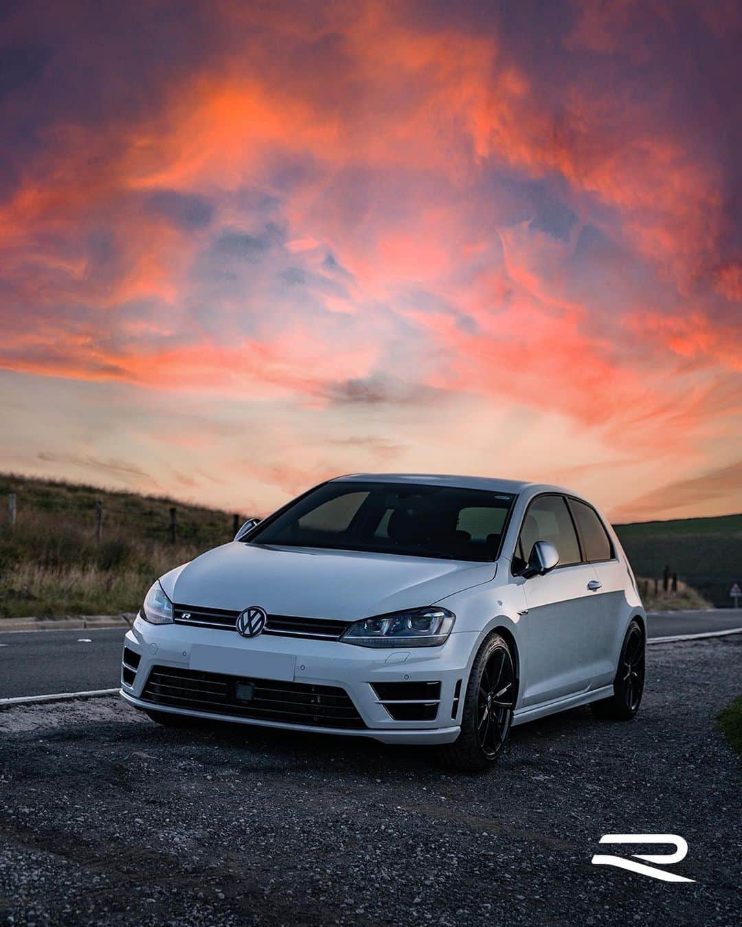 タナー・フォウストのインスタグラム：「If you could take your @vwr anywhere in the world, where would you want to take a drive? ⁠ ⁠ 📷 @vwr + @lukem.media⁠ _⁠ #VWR #VolkswagenR #golfR #vwlife」