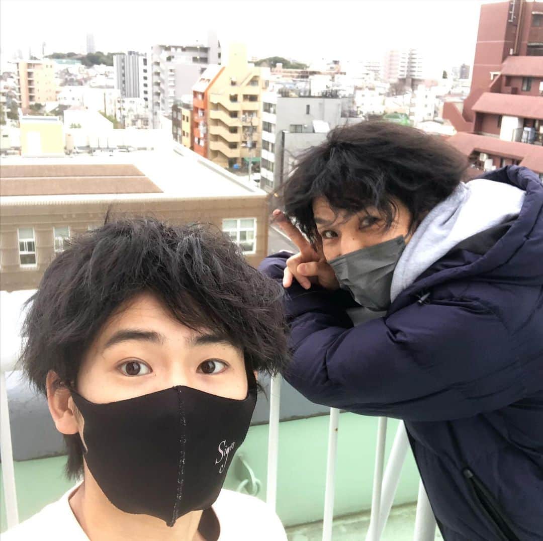 押田岳さんのインスタグラム写真 - (押田岳Instagram)「. たっさーん！今日もやっていきましょう！ #チリ髪」2月28日 12時04分 - oshidagaku