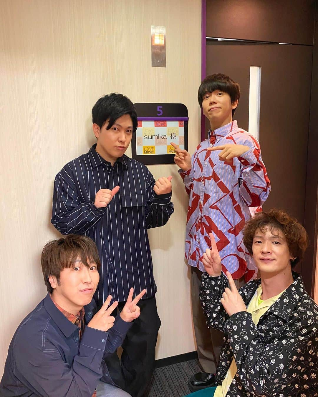 フジテレビ「Love music」さんのインスタグラム写真 - (フジテレビ「Love music」Instagram)「sumikaの皆さんから﻿ オフショット頂きました🏡﻿ ﻿ 今夜24:30-25:25放送﻿ ※地域によって放送日程が異なります。﻿ 各放送局のHPにてご確認下さい。﻿ ﻿ #sumika﻿ #インスタ限定オフショット﻿ #楽屋前で﻿ #Lovemusic﻿ #ラブミュージック﻿ #フジテレビ」2月28日 12時05分 - lovemusic_fujitv