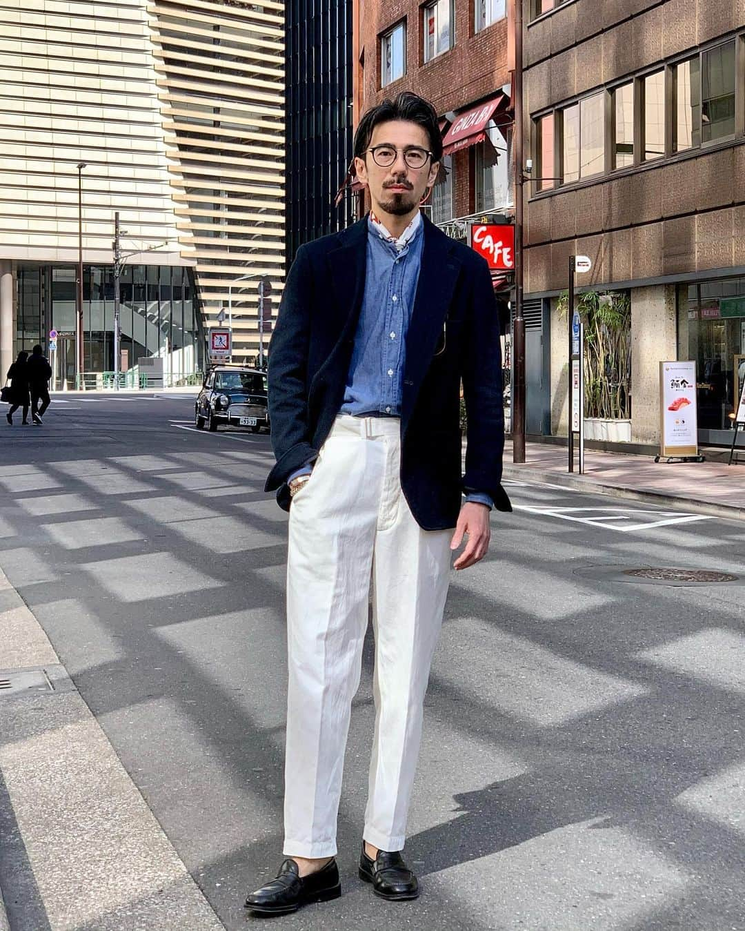 フリーマンズスポーティングクラブさんのインスタグラム写真 - (フリーマンズスポーティングクラブInstagram)「FSC STAFF STYLE-GINZA SIX  Brand:FREEMANS SPORTING CLUB Jacket:INDIGO SASHIKO 2B SHACKET Col:INDIGO Price:¥38,000+tax  Brand:KAPTAIN SUNSHINE [NEW ARRIVAL] Bottoms:BELTED WORK TROUSERS Col:ECRU Price:¥33,000+tax  Shirts:INDIVIDUALIZED SHIRTS  Bandana:FSC SZ BANDANA Ⅱ Col:RED×BLUE Price:¥1,800+tax  Person:ISHIKAWA Tall:174cm 着用サイズ Jacket:M Bottoms:30  #freemanssportingclub #fscginza #ginzasix #menswear #kaptainsunshine #individualizedshirts #sashiko  #indigo  #21ss」2月28日 12時07分 - freemanssportingclub_jp