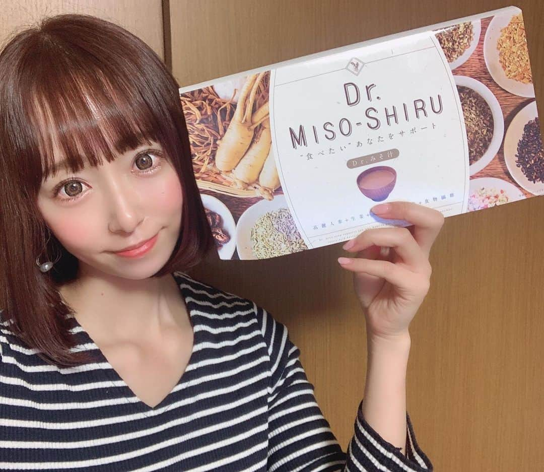 華月咲（さーちゃん）さんのインスタグラム写真 - (華月咲（さーちゃん）Instagram)「0228 おはさーちゃん\( ･ᴗ･ ) スープマイスターの資格を取るために 勉強してて、興味深い商品を発見！ 医師と共同開発されたダイエット味噌汁😳 ＊ 満腹成分のサイリウムハスクとか 燃焼成分の黒生姜、ダイエット成分GLP-1 他にも乳酸菌や穀物麹も入ってて まさに身体にハッピー💓な味噌汁(｡☌ᴗ☌｡) 具は入ってないから（野菜粉末は配合済） わたしは青ネギだけ散らしてみたよん〜✨ 超簡単だし、ふわり優しい味で美味しい☺️ みんなもぜひ試してみてね〜！！！ ＊ ２月ラストも笑顔で過ごそお⊂( ˆoˆ )⊃🌈 ・ ・ #fashion #ootd #makeup #kawaii #instafashion #outfit #me #follow #followme  #dr味噌汁 #ドクター味噌汁 #drmisoshiru #ダイエット味噌汁 #ダイエット #ダイエットレシピ #monipla #drmisoshiru_fan #華月咲 #さーちゃん #美容女子 #自撮り女子 #撮影モデル #フォロワー募集中 #ファッション #インフルエンサー #お洒落さんと繋がりたい #写真好きな人と繋がりたい」2月28日 12時12分 - sachan_0109