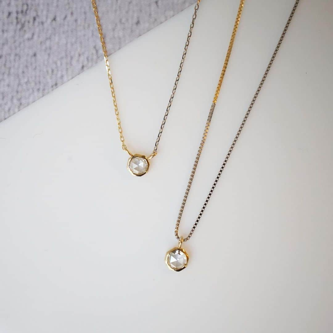 Shelby / Aki Hiroseさんのインスタグラム写真 - (Shelby / Aki HiroseInstagram)「【 LIMITED SHOP / ISETAN 】   ＜Gravity＞ 18karat Yellow&White Gold Diamond  ・Rose cut “Clear Color” ・41cmのショートタイプ ・80cmのロングタイプ  どちらもYellow とWhite Goldのコンビカラーです✨  今回3色でお作りしました。お好みのお色はどちらでしょうか？  ※ LIMITED SHOP期間中、「三越伊勢丹リモートショッピング」アプリにも対応しております。 お気軽にチャットでのお問合せ等、ご利用くださいませ。 各種クレジットカードでのお支払が可能です👌 　　　　　 【LIMITED SHOP】ーーーーーーーーーーーーー  ◇2/24(水)〜3/2(火)  ◇伊勢丹新宿 本館1階 ◇プロモーションスペース1 ◇営業時間10時〜19時  ※感染症拡大防止に留意し皆様のお越しをお待ちいたします。  ーーーーーーーーーーーーーーーーーーーーーー Limited Shop以外にも中目黒のatelier officeにて予約制ではございますがご覧いただけます。 ぜひお気軽にご連絡ください。（ご予約先 info@shelby8.com） ※ Limited Shop期間中はCloseとさせていただきます。  【Online Shop】ーーーーーーーーーーーーーー www.shelby8.com Brand Profile Page からも Linkできます。 ーーーーーーーーーーーーーーーーーーーーーー 【Contact Us 】info@shelby8.com ーーーーーーーーーーーーーーーーーーーーーー」2月28日 12時12分 - shelby.aki