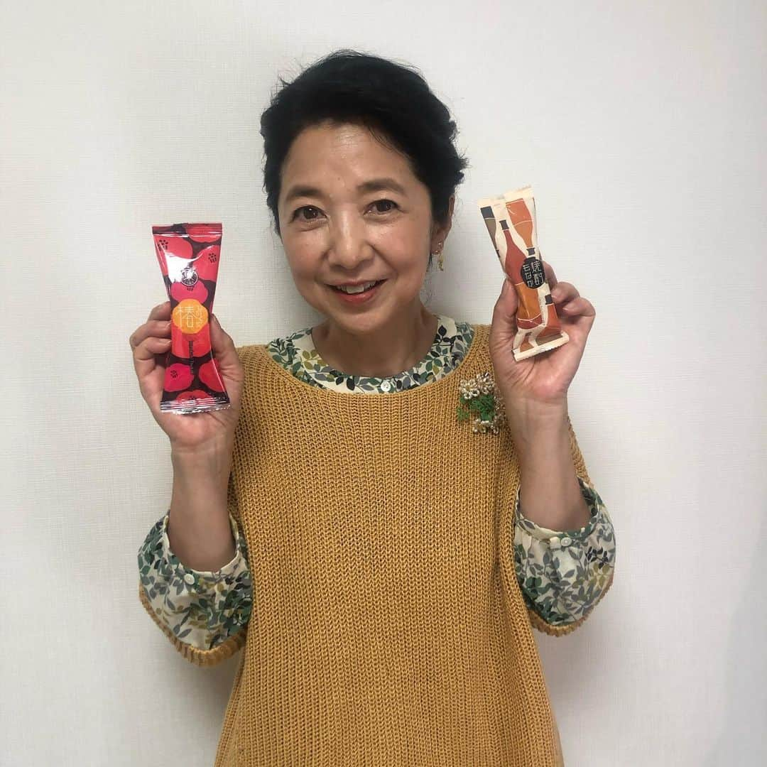 宮崎美子さんのインスタグラム写真 - (宮崎美子Instagram)「本日28日夜12:55〜日テレ系「NNNドキュメント21」のナレーションを担当させていただきました。  熊本の七男三女の岸さん家族のお話しです。 お家が家事にあったり、熊本地震で被災されたり、色々あるのですが、それを笑顔で乗り越えられるすてきな家族のお話です。  少し遅い時間ですが、ご覧になると、明日からまた、明るく元気に1週間が始まりますよ。  是非、ご覧ください。  こちらの写真は番組の制作をされましたくまもと県民テレビさんからいただきました。  焼酎もなかという、昔からあるお菓子なのですが、パッケージが新しく可愛くなって、素敵です。  美味しくいただきました。 ありがとうございます。  #くまもと県民テレビ #くまもと #焼酎もなか #nnnドキュメント21 #ntv」2月28日 12時16分 - miyazakiyoshiko.official