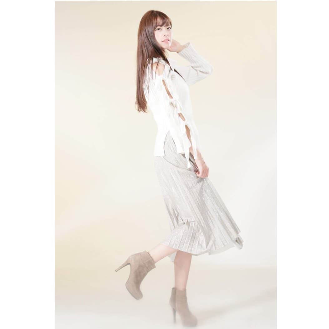 羽瀬萌さんのインスタグラム写真 - (羽瀬萌Instagram)「みなさん週末いかがお過ごし⁉️ 全身写真投稿(^^)  #ニット　#洋服　#トップス　#秋服　#冬服 #ニット　#ニットトップス  #ヘアアレンジ  #モデル #被写体　#撮影会 #model #ゆるふわアレンジ  #ゆるふわコーデ #ヘアメイク #撮影会モデル #モデル #model #レースクイーン #高身長 #高身長女子 #自撮り #自撮り女子 #撮影会 #全身 #172cm #still撮影会 #スティル撮影会　#japanesegirl  #高身長　#高身長女子　#脚長効果  #脚長コーデ」2月28日 12時24分 - megugumigumi