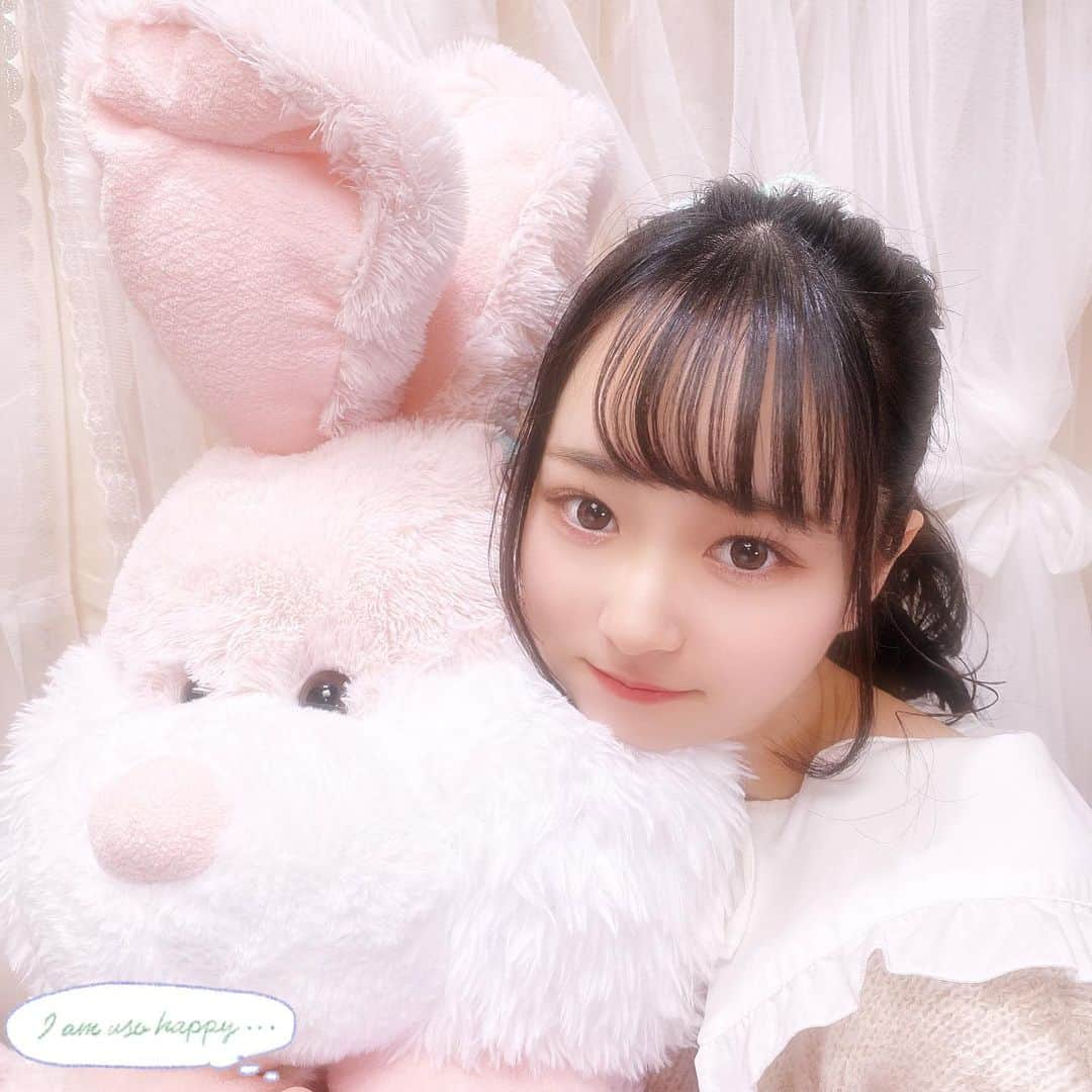 高木凜汐さんのインスタグラム写真 - (高木凜汐Instagram)「Easterbunny🐰 . 欲しいなぁと思ってたら、お友だちが誕生日にプレゼントしてくれたの🎀 . めっちゃ嬉しくて飛び跳ねたというおはなし❤︎ はぁかわいい( ´͈ ᐜ `͈ ) . みぃちゃん＆みぃちゃんママ、他にも沢山ありがとう🥺💕 大切にします♡♡ @mii_mii1114  . #イースターバニー #コストコ #コストコうさぎ #コストコぬいぐるみ #ぬいぐるみ #うさぎ #costco #easterbunny #ポニーテール」2月28日 12時36分 - rio_0126_