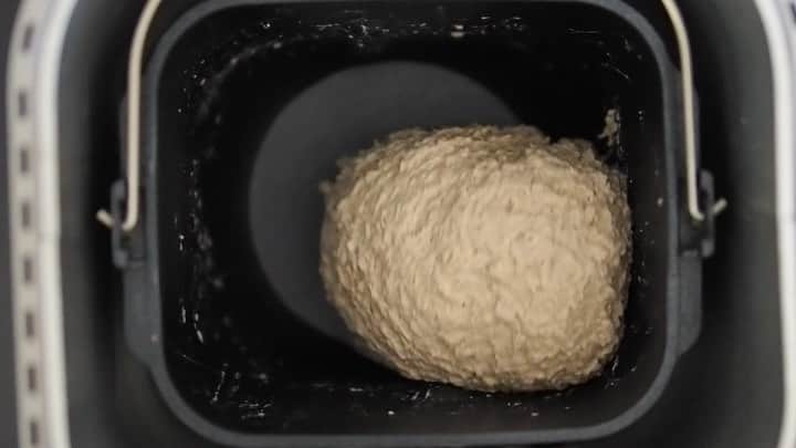 Rocoのインスタグラム：「02.28 ダメ皮を使ってうどん作りに挑戦 どうなることやら…  #ダメ皮で作った#手作りうどん」