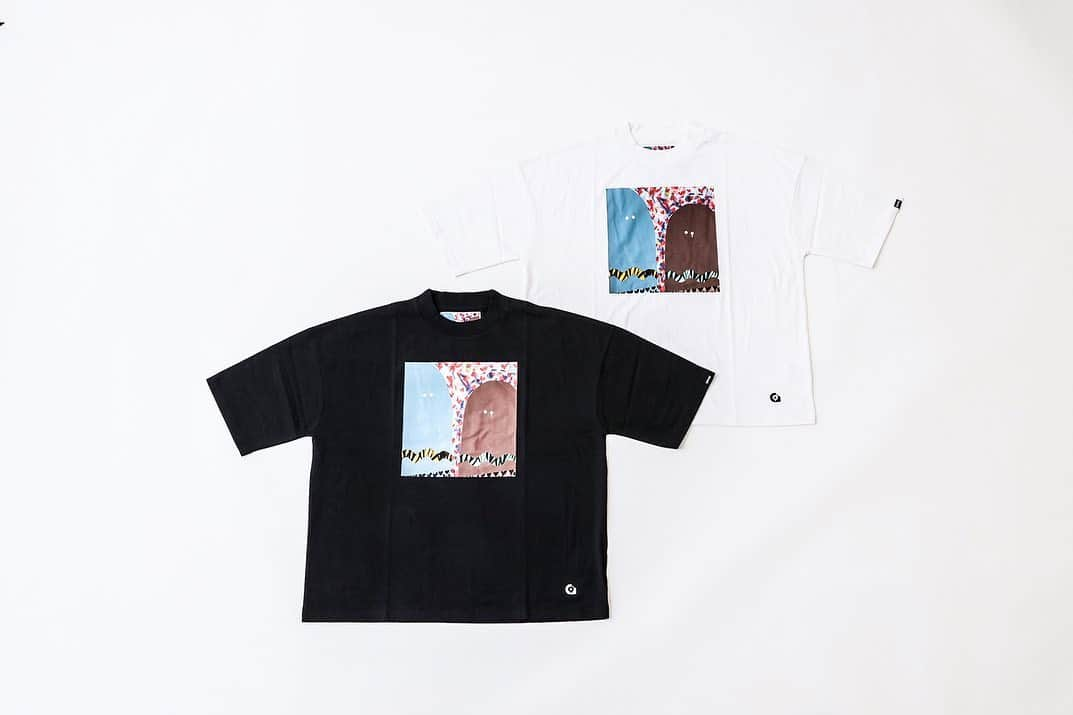 GRAVIS Japanさんのインスタグラム写真 - (GRAVIS JapanInstagram)「『gravis×Ryuji Kamiyama』 カプセルコレクション  graphic tee  1988年にアフタースノーボードをコンセプトにスタートし、 これまでも数々のアーティストと共にクリエイションを続けてきた『gravis』が 2021年新たなクリエイションパートナーとして『Ryuji Kamiyama（神山隆二）』氏を迎え、 新たな『gravis』の世界観を構築。 国内外、ジャンルレスな活動を続ける神山氏のアイデンティティを感じさせるポップな世界観、 リアルなストリートアートを十二分に感じられるカプセルコレクションが ジャーナル スタンダードエクスクルーシブで登場！ また、3月下旬の全店販売より一足先にベイクルーズストアーにて 2月27日（土）より先行受注が開始される。この機会に是非！」2月28日 12時37分 - gravisjapan