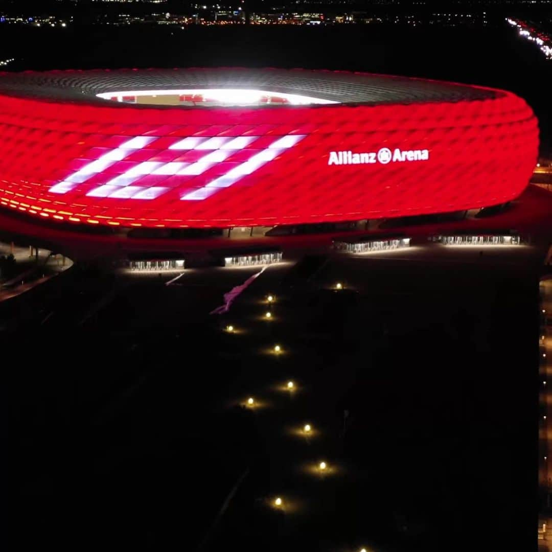 マルシオ・ラファエウ・フェレイラ・デ・ソウザのインスタグラム：「121 JAHRE 121 YEARS  121 ANOS HERZLICHE GLÜCKWÜNSCHE  FC BAYERN❤️🤍... PARABÉNS BAYERN DE MUNIQUE PELOS 121 ANOS DE MUITAS CONQUISTAS. #MiasanMia」