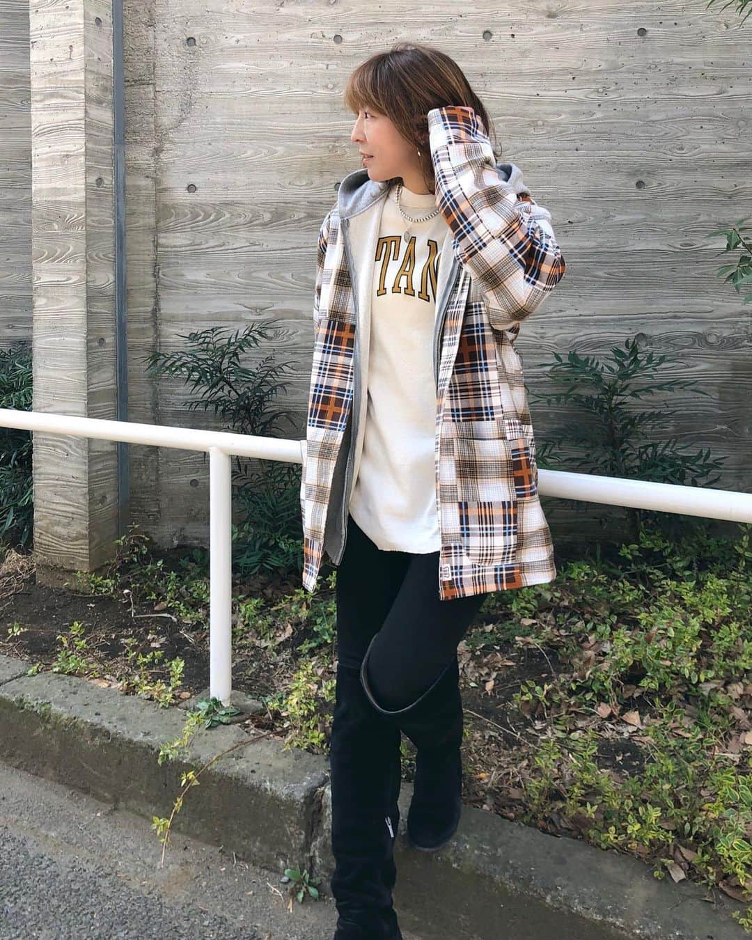 スタンダードカリフォルニアさんのインスタグラム写真 - (スタンダードカリフォルニアInstagram)「HAND LIGHT × Standard California Remake Patchwork Jacket.  #standardcalifornia #スタンダードカリフォルニア #handlight  #ハンドライト #remake #リメイク#jacket #ジャケット #neljacket #ziphoodie #hoodie #sweatshirt #スウェット #ジップスウェット #champion #チャンピオン #bbt #baseballtee #ベースボールt #vintage #used #ヴィンテージ  #internationalshipping  #overseasshipping #todaysstaffofstandardcali」2月28日 12時48分 - standardcalifornia