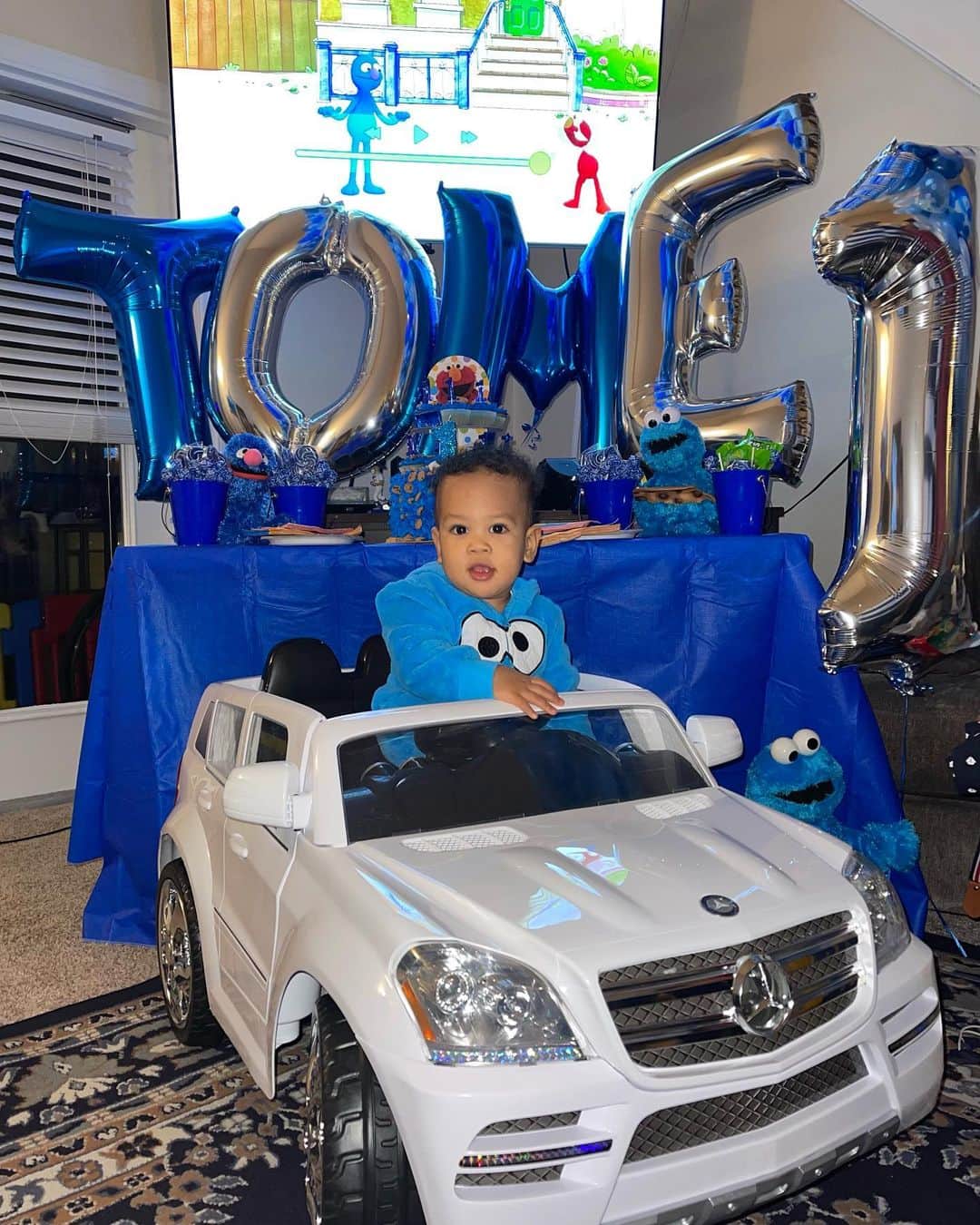 ネイト・ロビンソンのインスタグラム：「Happy 1st bday nephew, nothing but love cuz @gr1zz_06」