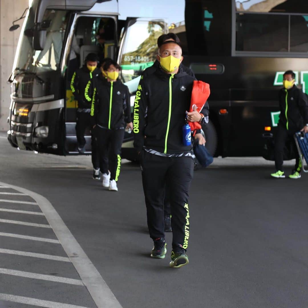 ジェフユナイテッド市原・千葉のインスタグラム：「選手バス到着🚌 今日も熱いご声援を よろしくお願いします！  #jefunited ＃ジェフ千葉  #winbyall」
