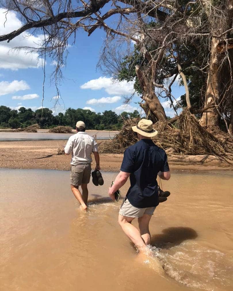 デビッド・ポーコックのインスタグラム：「Beautiful wade across a river to a meeting.  Good rains in much of Zimbabwe this year has meant the Mzingwane river is in flood. Crocs and hippo have been seen along this stretch over the past few weeks but the water level has gone down and is now very walkable. A few more weeks until vehicles can cross so we saved ourselves a three hour round trip to go over the nearest bridge.  📷: @stevepocock」