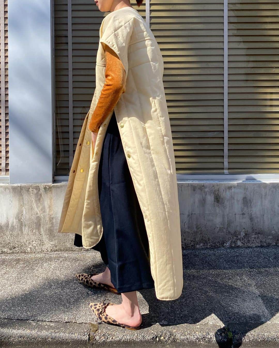 のインスタグラム：「🪐NEW ARRIVAL🪐﻿ ﻿ 《 JUN MIKAMI 》﻿ スリーパーコート﻿ ￥64,900（税込）﻿ ﻿ 《  Baserange 》﻿ OMO LONG SLEEVE TEE﻿ ￥17,820（税込）着用サイズS﻿ ﻿ 《 AURALEE 》﻿ SMOOTH NYLON DOUBLE KNIT HALTER NECK ONE-PIECE﻿ ￥36,300（税込）着用サイズ0﻿ ﻿ ﻿ スタッフ身長166cm﻿ ﻿ ﻿ オフィシャルサイトの在庫と店頭在庫は共有しております。﻿ 商品に関しましては、お気軽にコメントや店舗までお問い合わせください。﻿ ⬇︎⬇︎⬇︎﻿ @ann_de_ark  @arknets_official﻿ #fashion #栃木 #宇都宮 #ショップ  #arknets #anndeark #annstyling #anncode #JUNMIKAMI #baserange #AURALEE」
