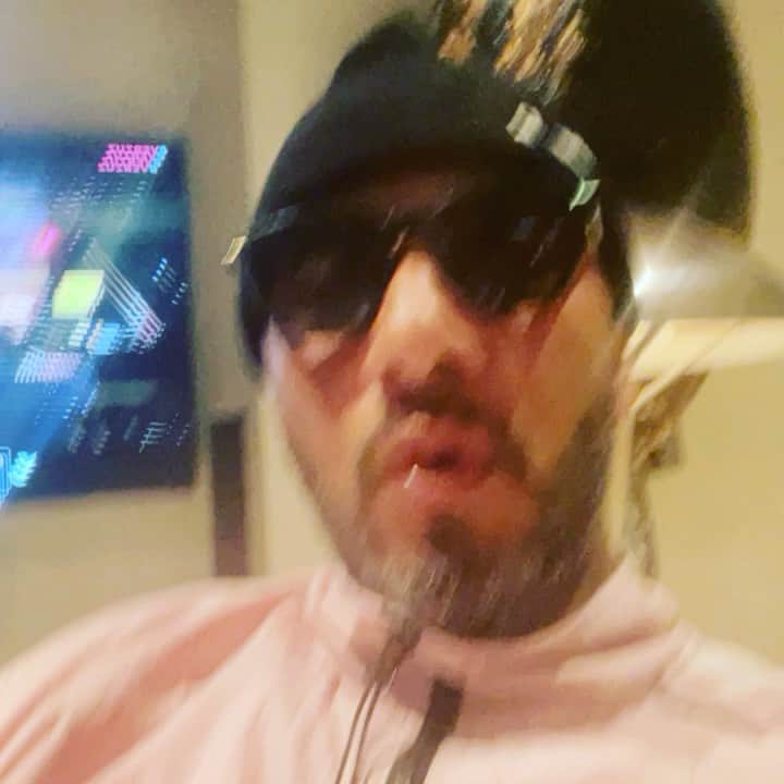 スウィズ・ビーツのインスタグラム：「Big Big Big Big Big Big Vibes!!! @thedangelo night zone !!! We’re not worthy at all!!!!!!! @djscratch ......... music is alive beyond !!!!!!!!!!!!」