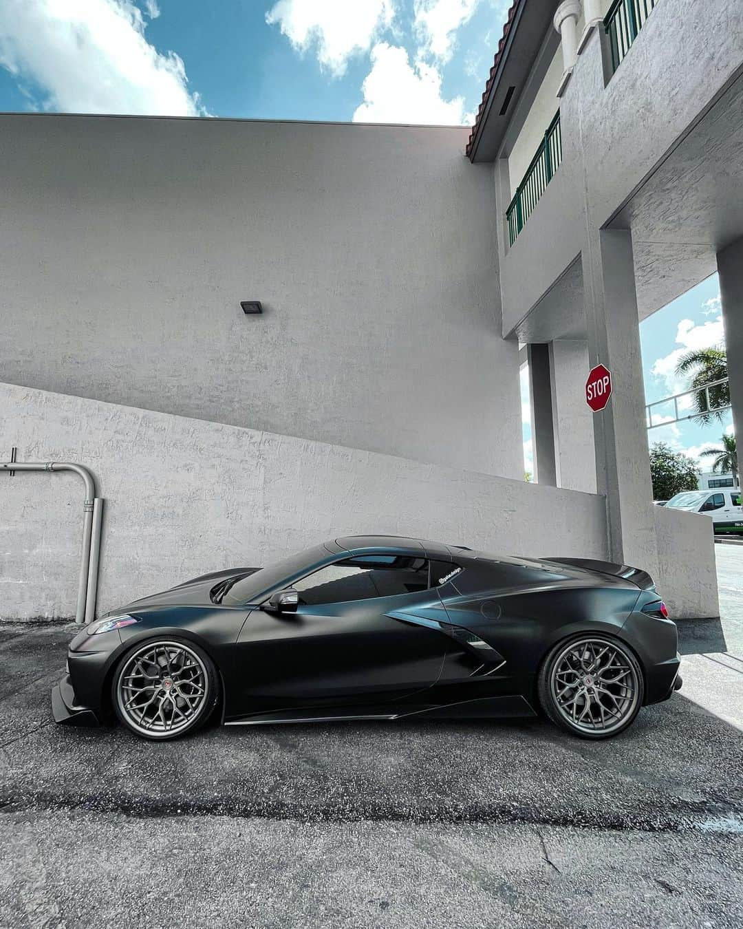 CARLiFESTYLEさんのインスタグラム写真 - (CARLiFESTYLEInstagram)「The New @vossen wheels on @gabe.design Corvette C8. What do you think?  #carlifestyle」2月28日 13時04分 - carlifestyle