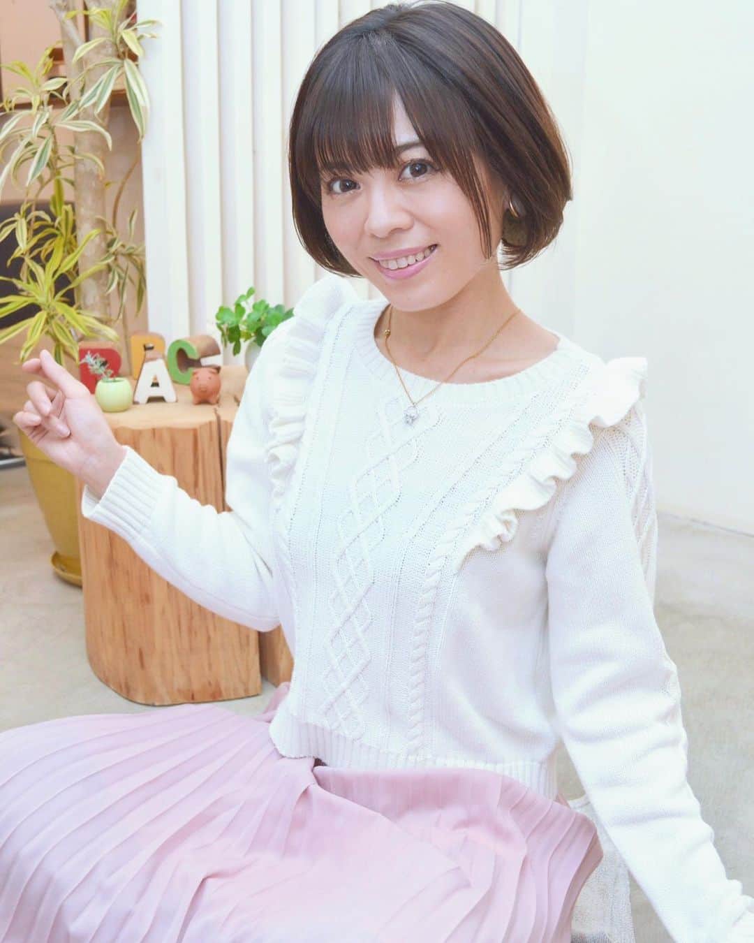 及川愛未のインスタグラム：「昨日は10年以上キャリアがある方のサロモでした✂️✨カットとカラーまでしていただいて、初めての動画撮影もやりました🎥そのあと撮影もして長丁場でした🤭📷  ちょうどヘアカタログ見てて、載っている（以前から存じていた）有名サロンさんからボブのaujua3ステップトリートメントのお誘いを受けて今度やってきます❣️美容、助かる〜 #shooting #撮影 #サロン撮影 #サロンモデル #サロモ #ヘアカタログ #ヘアカタログ撮影 #トリートメント #aujua #ボブ #ショートカット #hotpeppr #minimo #ブライダル #ウェディングモデル #ブライダルモデル　 #ポートレートしま専科  #ポートレート  #photography  #写真  #写真好きな人と繋がりたい  #写真撮るの好き人と繋がりたい  #portraitmodel #portrait  #東京カメラ部  #カメラマン募集  #ファインダー #ファインダー越しの私の世界  #followme ‪ ‬#modelpress」