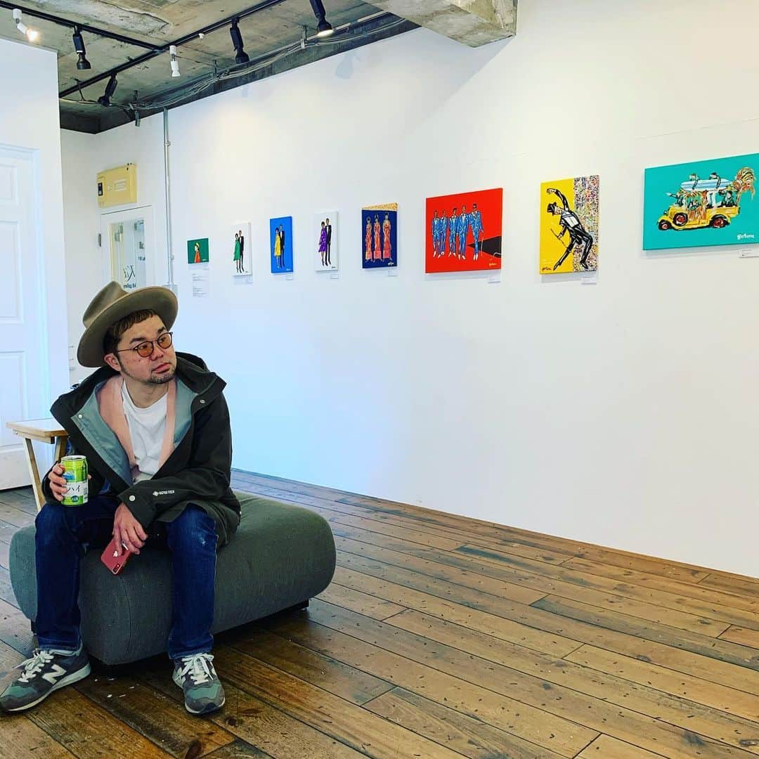 松田岳二のインスタグラム：「郷太の個展、今できてとても良かった。本格的に絵を描き始めて4ヶ月の全てを展示する事ができたのはキットギャラリーとしてとても嬉しいことです。  本日最終日20時までです。  #funkvisions2021」