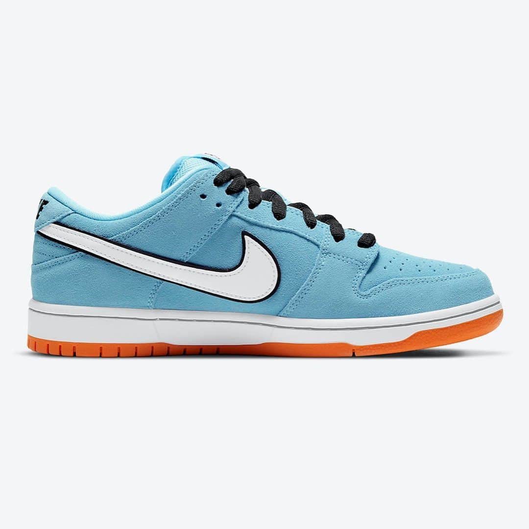 HYPEBEASTさんのインスタグラム写真 - (HYPEBEASTInstagram)「@hypebeastkicks: @nikesb has unveiled official images for its @porsche race car-inspired SB Dunk Low “Gulf.” Drawing in particular from the legendary Porsche 917 Gulf track car from the ’70s, the shoe repurposes its color palette and numeric branding for a look that fuses the world of skate and motorsports. Suede uppers in a “Blue Chill” tone dress the silhouette, while a bold white midfoot Swoosh with black trim, circular “58” badges and a bold “Safety Orange” outsole rounds out the look. Expect it to release this March via the @nike webstore for $100 USD.⁠⁠ Photo: Nike」2月28日 13時40分 - hypebeast