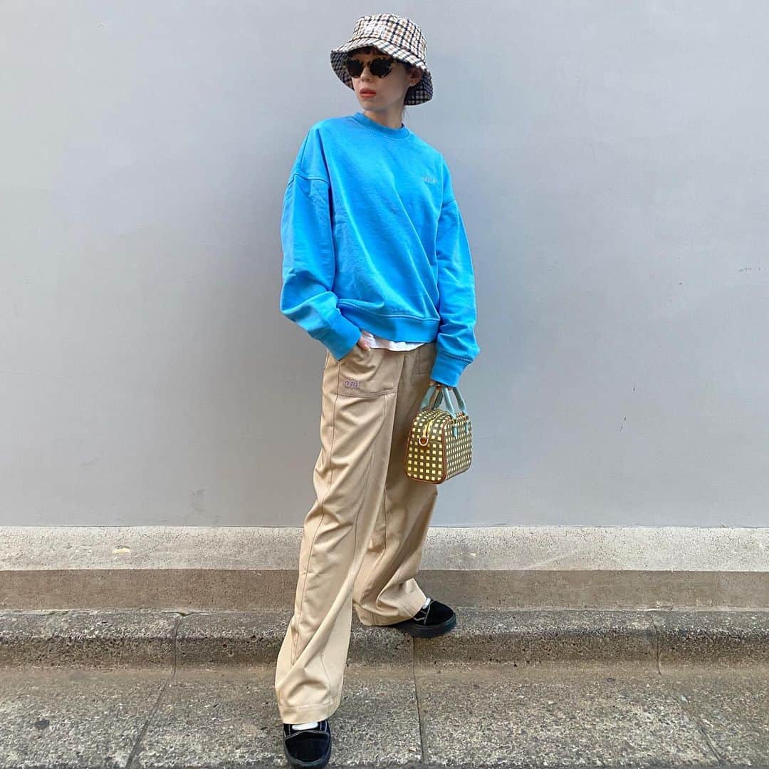 瀬戸あゆみさんのインスタグラム写真 - (瀬戸あゆみInstagram)「打ち合わせだけの日。 DSH、みんな夏物は何が欲しい？🌻  Pants: #dearsisterhood  Tops: #levis  Hat: #stussy  Bag: #casselini Sunglasses: #miumiu  #ayumi_outfit」2月28日 13時43分 - setoayumi