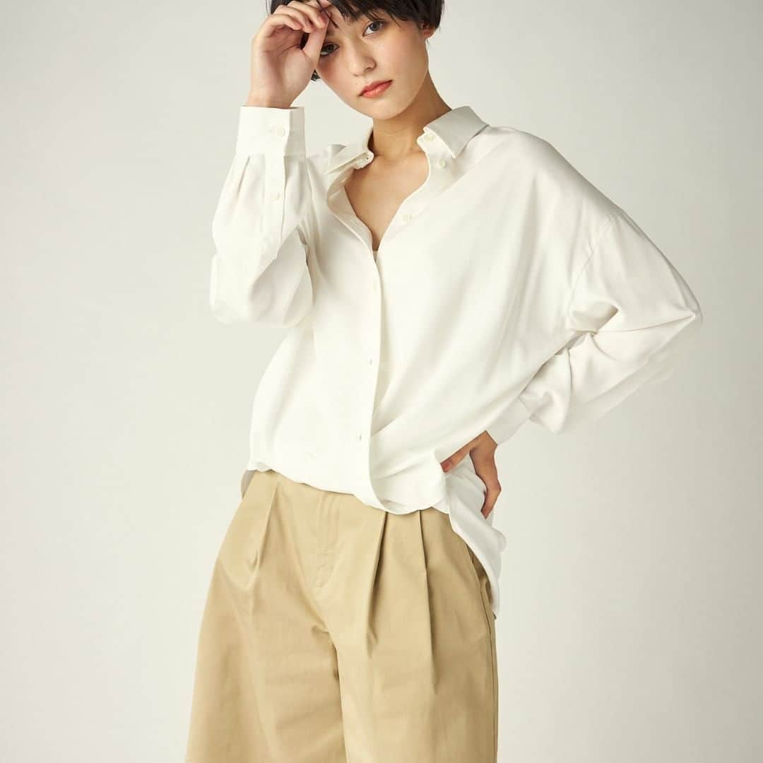 clearimpression_officialさんのインスタグラム写真 - (clearimpression_officialInstagram)「. 【NEW ARRIVAL】  ＜Item＞ tops ¥8,000+tax﻿ color：off white / khaki / karashi  pants ¥7,000+tax﻿ color：pink / beige / blue  カシュクールタイプにもなる２WAYシャツブラウス。 レーヨン混で程よいとろみのある素材感です。 カシュクールにした際、腰上でバランス良く収まるように前の裾巾を小さめにしています。 ---  春の新作アイテムはトップページのリンクから ONLINE STOREにてご覧いただけます。 ___________________________________________________﻿ ﻿ #clearimpression #2021springcollection #collection #fashion #japan #クリアインプレッション #新作 #春服﻿ #春ファッション #春物新作  #シャツブラウス  #2way #大人ファッション #大人シンプル」2月28日 14時03分 - ined_claro_official