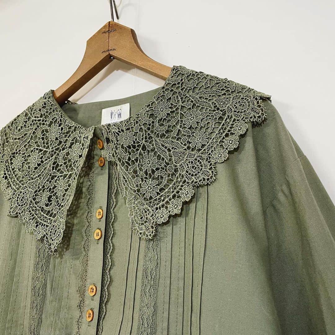 i nouさんのインスタグラム写真 - (i nouInstagram)「. SOLD.  flat lace collar blouse #inou_vintageclothing」2月28日 14時06分 - inou_vintageclothing