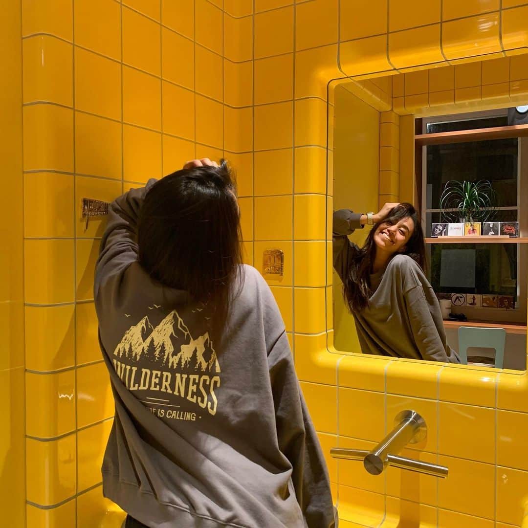 Megha Shrestha さんのインスタグラム写真 - (Megha Shrestha Instagram)「Always my favorite color💛💛💛  @arholiday 🏔 大好きな黄色に包まれて幸せになっちゃう✨✨  #yellow #snscafe #代官山カフェ#代官山おすすめカフェ#おすすめカフェ#インスタ映え#arholiday#アンティローザホリデー#arholiday_ootd」2月28日 14時10分 - happy_story_14