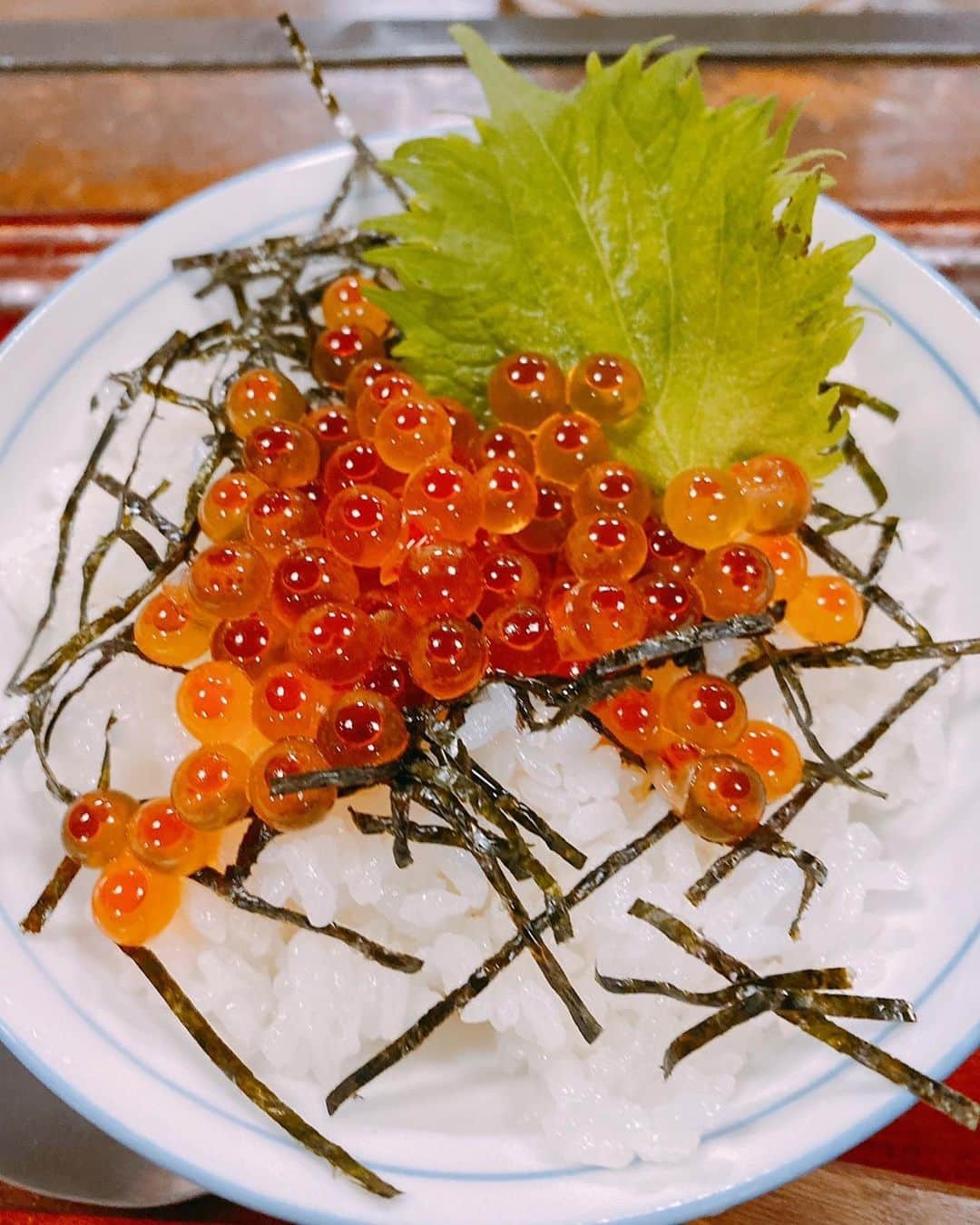 石原夏織さんのインスタグラム写真 - (石原夏織Instagram)「新潟行った時に食べた「味らく茶や」さんのけんちんうどんが食べたくてしょうがないよ〜😹💕 今までで食べたけんちんうどんで1番美味しかったです☺️🧡  みんなが食べてて美味しいと言ってた舞茸の天ぷらを食べ損ねちゃったから、次に行ったら絶対に食べたいと思っています🥰🍑  普段あまり食べないいくらもちょっと食べたけど美味しかったよ〜✌️  #新潟 #越後湯沢 #味らく茶や #けんちんうどん #舞茸天ぷら #いくら #2nd_live #make_smile #石原夏織」2月28日 14時21分 - ishiharakaori_official