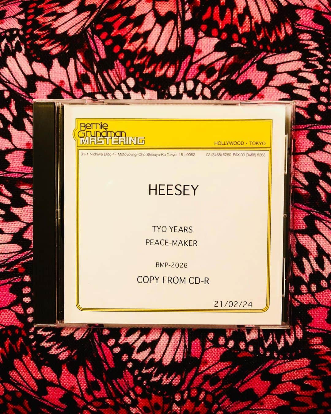 広瀬"HEESEY"洋一さんのインスタグラム写真 - (広瀬"HEESEY"洋一Instagram)「グッバイ、フェブラリー！ 早くも今日で2月が終わりますねー。春はもうすぐそこまで来てるのね。 先日、最終作業のマスタリングが終わりまして、セルフカバー第2弾の『TYO YEARS 2』が完成しましたよー‼︎ 『〜1』よりも更にディープな仕上がり。濃厚楽曲の応酬になっちゃってます。今週中に作品についての諸々の詳細が発表になるので、ミナサマ、思いっきり御期待くださいまし‼︎」2月28日 14時13分 - heesey0419