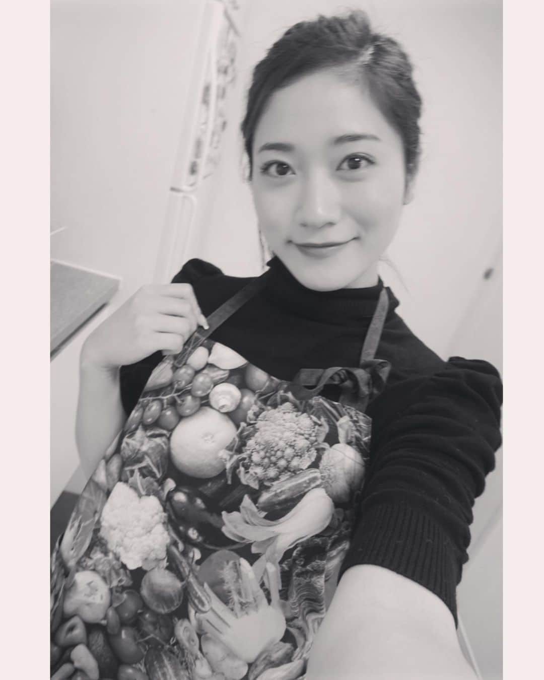 大野南香さんのインスタグラム写真 - (大野南香Instagram)「* I love this apron, fulfilled with lots of vegetables😚 It makes me sooooooo happy with cooking❣️  #everydayhappy ︎︎﻿ ︎︎﻿☺︎︎﻿」2月28日 14時35分 - minaka_official
