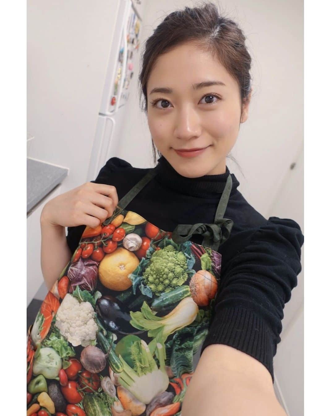 大野南香さんのインスタグラム写真 - (大野南香Instagram)「* I love this apron, fulfilled with lots of vegetables😚 It makes me sooooooo happy with cooking❣️  #everydayhappy ︎︎﻿ ︎︎﻿☺︎︎﻿」2月28日 14時35分 - minaka_official