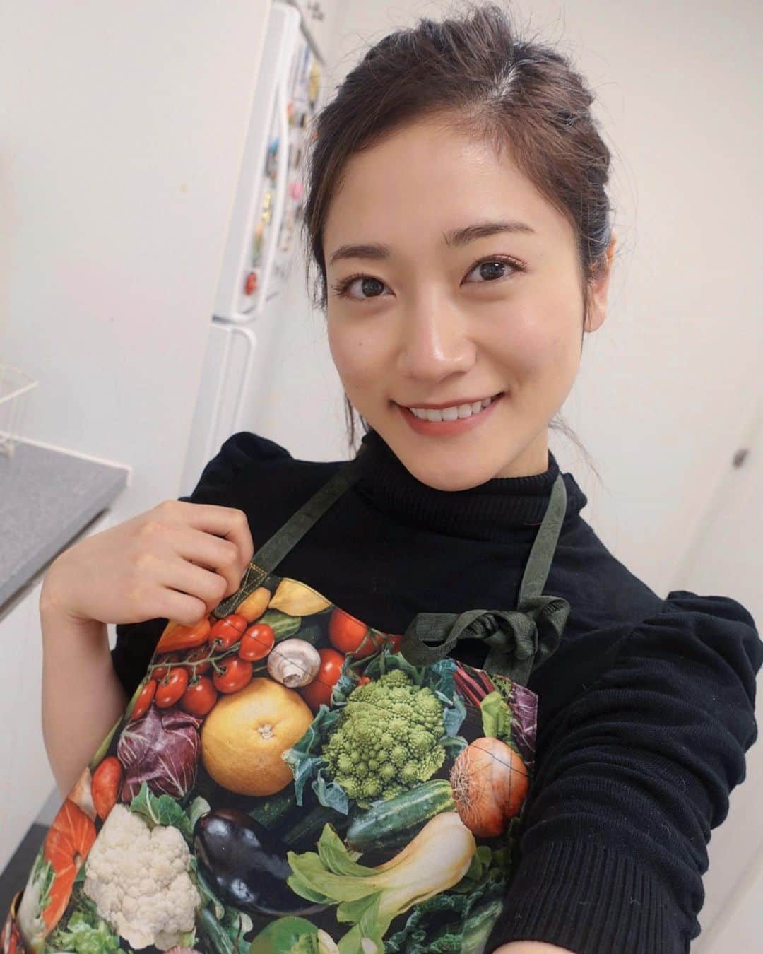 大野南香さんのインスタグラム写真 - (大野南香Instagram)「* I love this apron, fulfilled with lots of vegetables😚 It makes me sooooooo happy with cooking❣️  #everydayhappy ︎︎﻿ ︎︎﻿☺︎︎﻿」2月28日 14時35分 - minaka_official