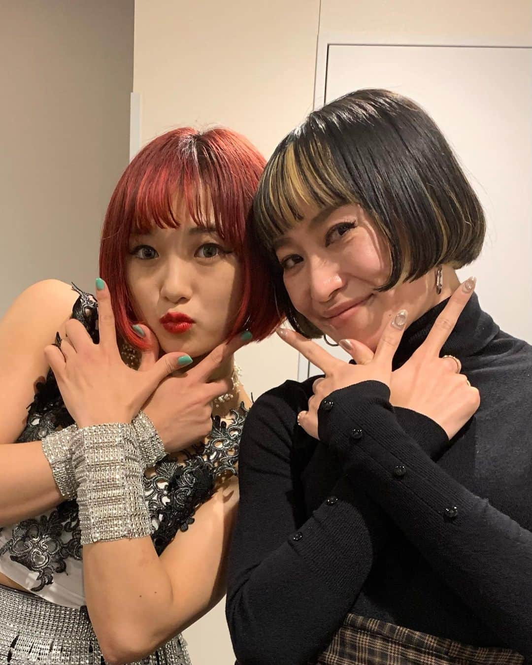 水野絵梨奈さんのインスタグラム写真 - (水野絵梨奈Instagram)「We are MONOLIZ @monoliz_official  Luv my family ...🥺❤️ @nonokasudo_monoliz  @yumer1respect  @kaho___ikeuchi2001  @myurinosekai  @hal_hirata  ※撮影時のみマスクを外しております。#dancer #dleager #monoliz  #makeup #elinamizuno #水野絵梨奈」2月28日 14時43分 - elina_mizuno