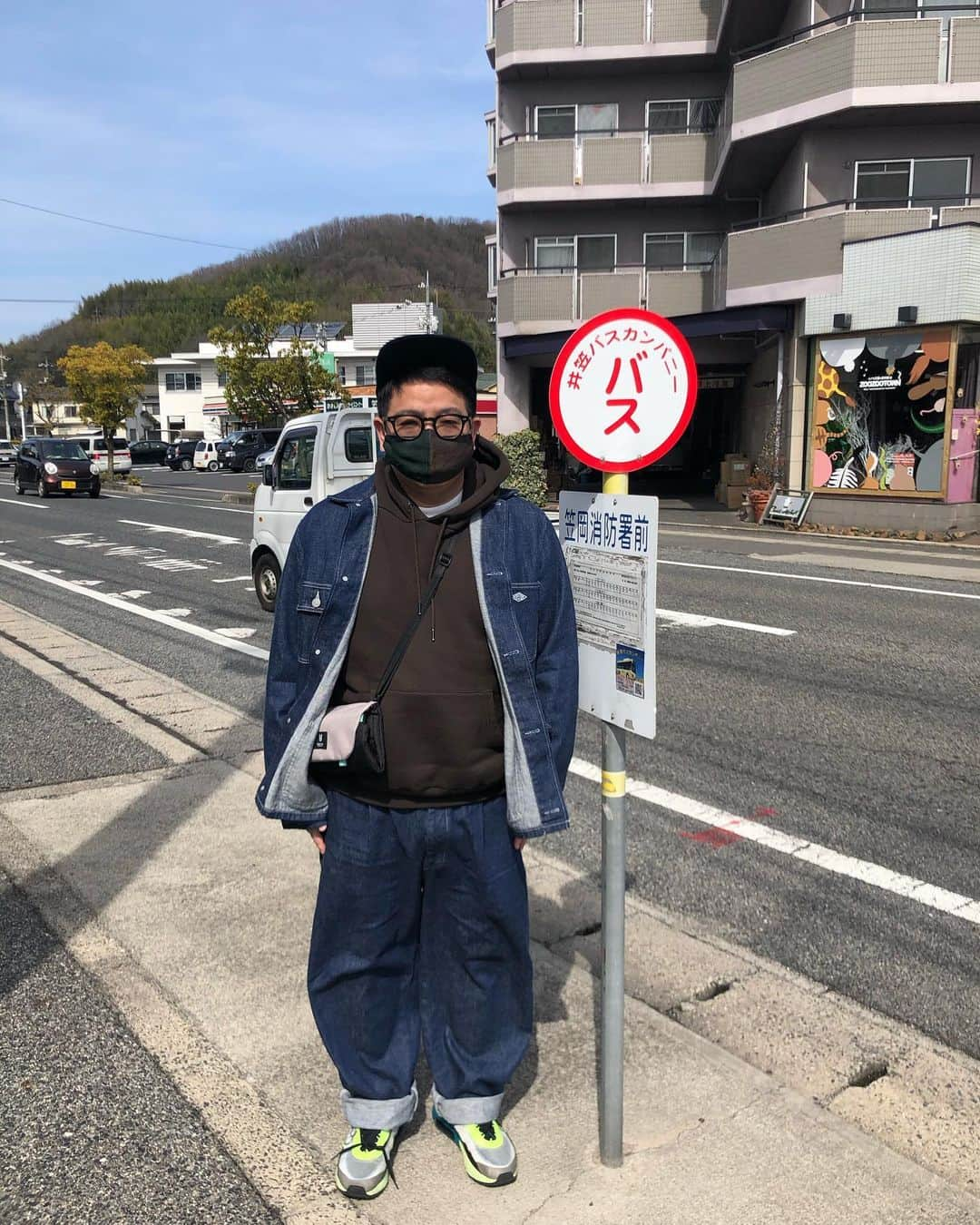 岩橋良昌さんのインスタグラム写真 - (岩橋良昌Instagram)「バス停ちっちゃ」2月28日 14時44分 - maeeeeen1084