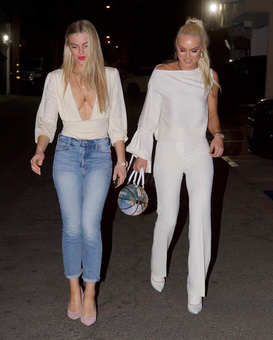 リンゼイ・ボンのインスタグラム：「Girls night out💃🏼💃🏼... been working hard, was nice to have good laughs with great people 🙏🏻❤️」