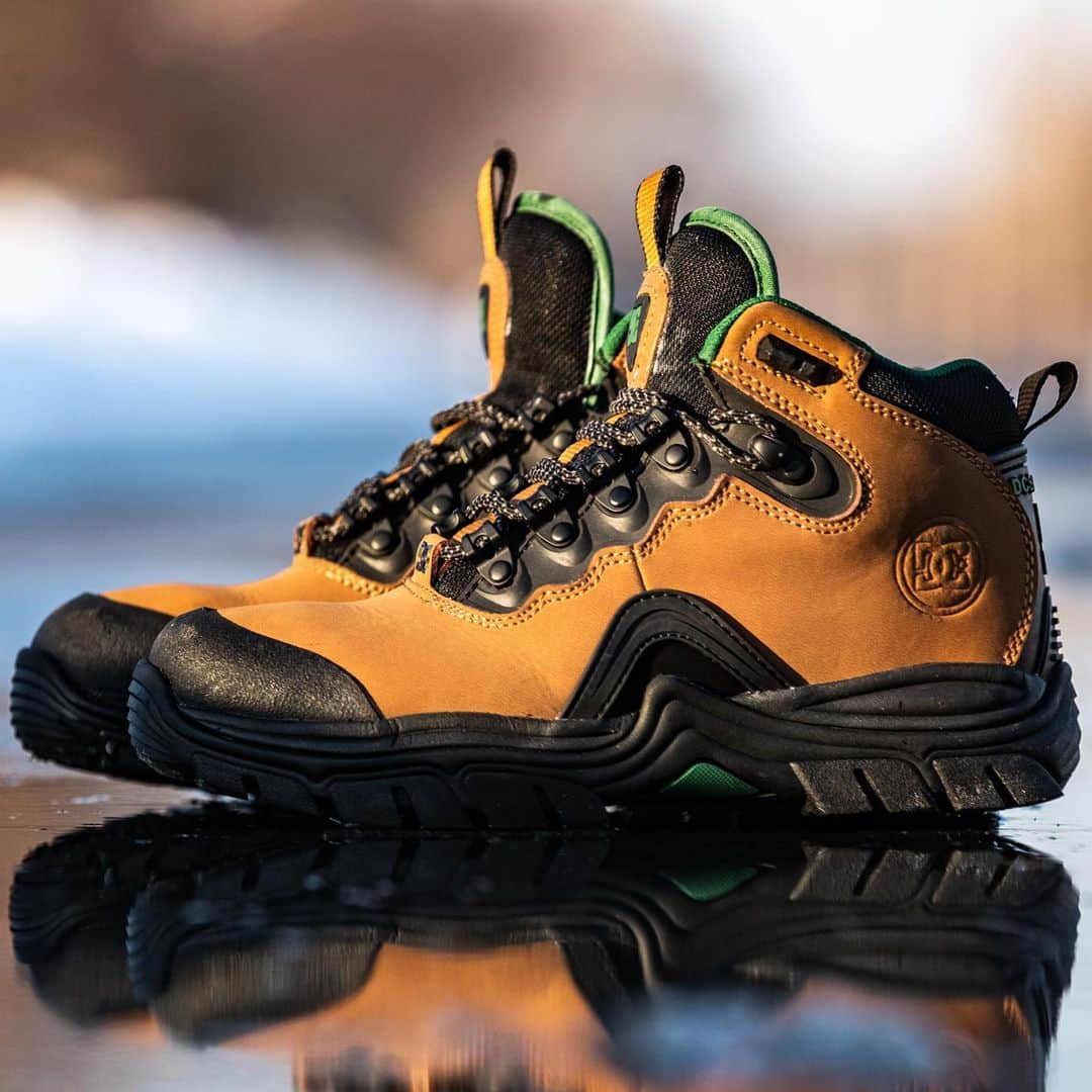 DCシューズのインスタグラム：「The Navigator Winter Boots 🥾  Some sizes still available in stores and online. Scoop yours before they’re gone!  📷: @jendephoto」