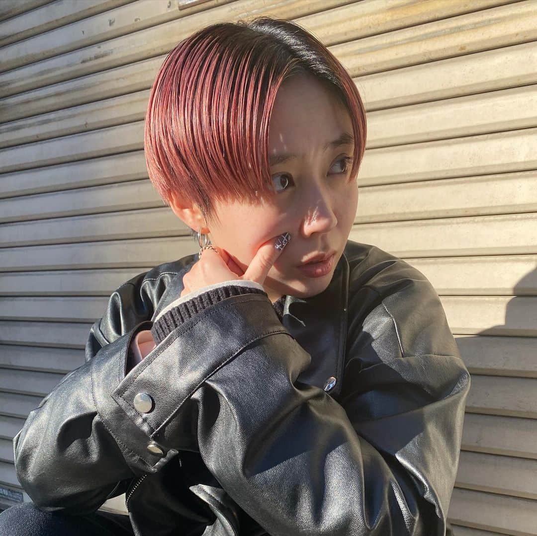 村上愛のインスタグラム：「. . . . はろーさんがつ🌸」