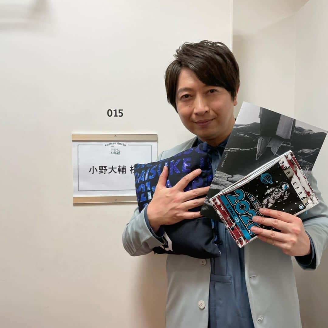 小野大輔さんのインスタグラム写真 - (小野大輔Instagram)「🚀ONO DAISUKE LIVE 2021: A SPACE ODYSSEY🚀  ツアーグッズ販売中！ 受付は、受付は2021年3月6日(土) 23:59まで💡  詳細はこちら＞＞ https://www.asmart.jp/daisukeono  #すぺおで #小野大輔 #OnoD」3月1日 0時31分 - onod_musicstaff
