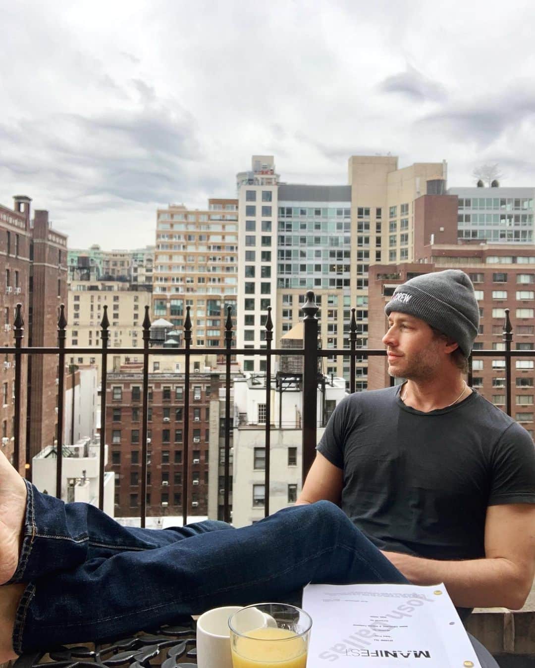 ジョシュア・ダラスのインスタグラム：「Happy Sundays! #sunday」