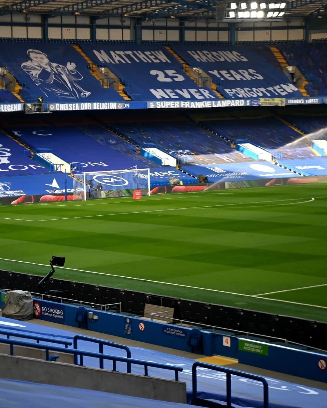 チェルシーFCさんのインスタグラム写真 - (チェルシーFCInstagram)「The Bridge, basking in the sunshine 😍😎 #CFC #Chelsea #CHEMUN」3月1日 1時05分 - chelseafc