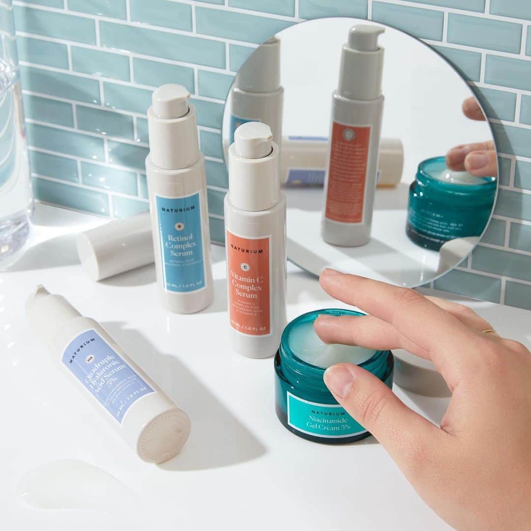 Target Styleのインスタグラム：「FAQ: Do I need Niacinamide in my routine?💫 A: If you are looking for a multi-tasker that is compatible with your other skincare products, yes! It's a water-soluble vitamin that visibly minimizes pores, improves uneven skin tone, softens fine lines, and reduces the impact of environmental damage. Where to start? @naturiumskin has a top-rated Niacinamide serum, gel moisturizer, and cleanser!」