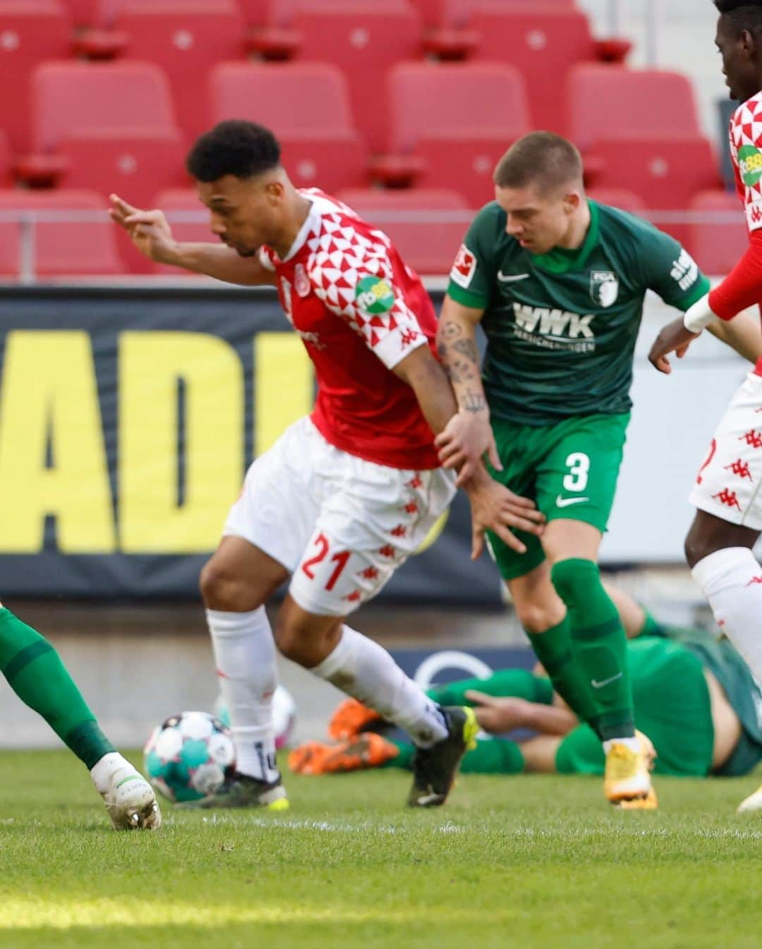 1.FSVマインツ05さんのインスタグラム写真 - (1.FSVマインツ05Instagram)「Wir verlieren unglücklich gegen den FC Augsburg. 😐😕 #mainz05 #bundesliga #m05fca」3月1日 1時24分 - 1fsvmainz05