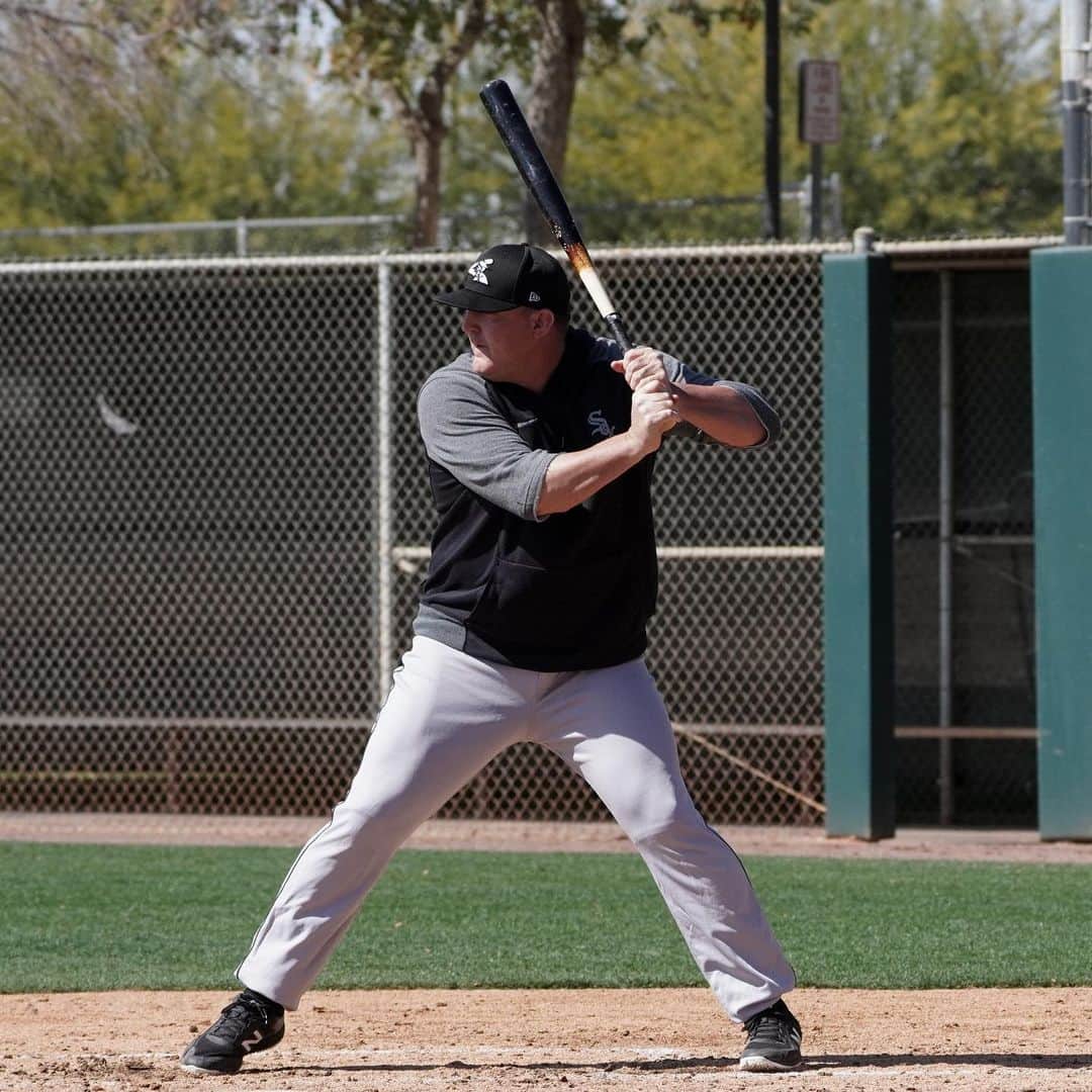 シカゴ・ホワイトソックスのインスタグラム：「Frank Menechino vs. Jim Thome. We had ourselves a little showdown yesterday 😂」