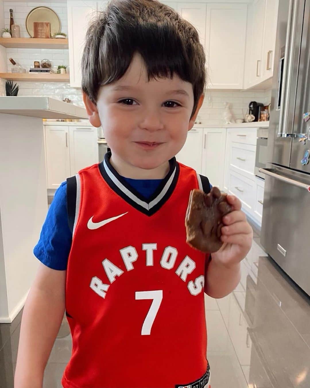 ニック・ベイトマンのインスタグラム：「The lil man 🍪」