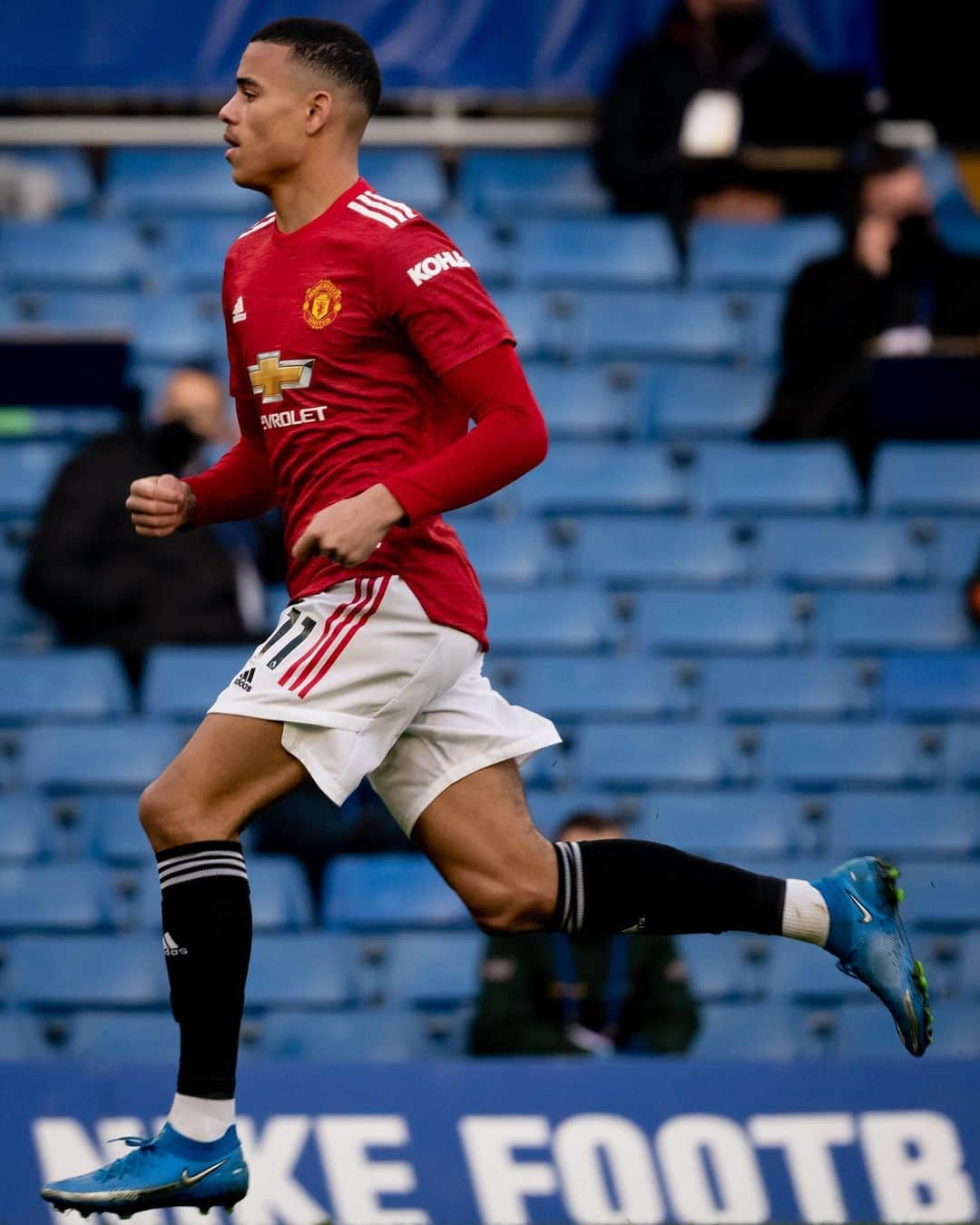 マンチェスター・ユナイテッドさんのインスタグラム写真 - (マンチェスター・ユナイテッドInstagram)「Searching for the opener at Stamford Bridge 🔎  #MUFC #ManUtd」3月1日 1時50分 - manchesterunited