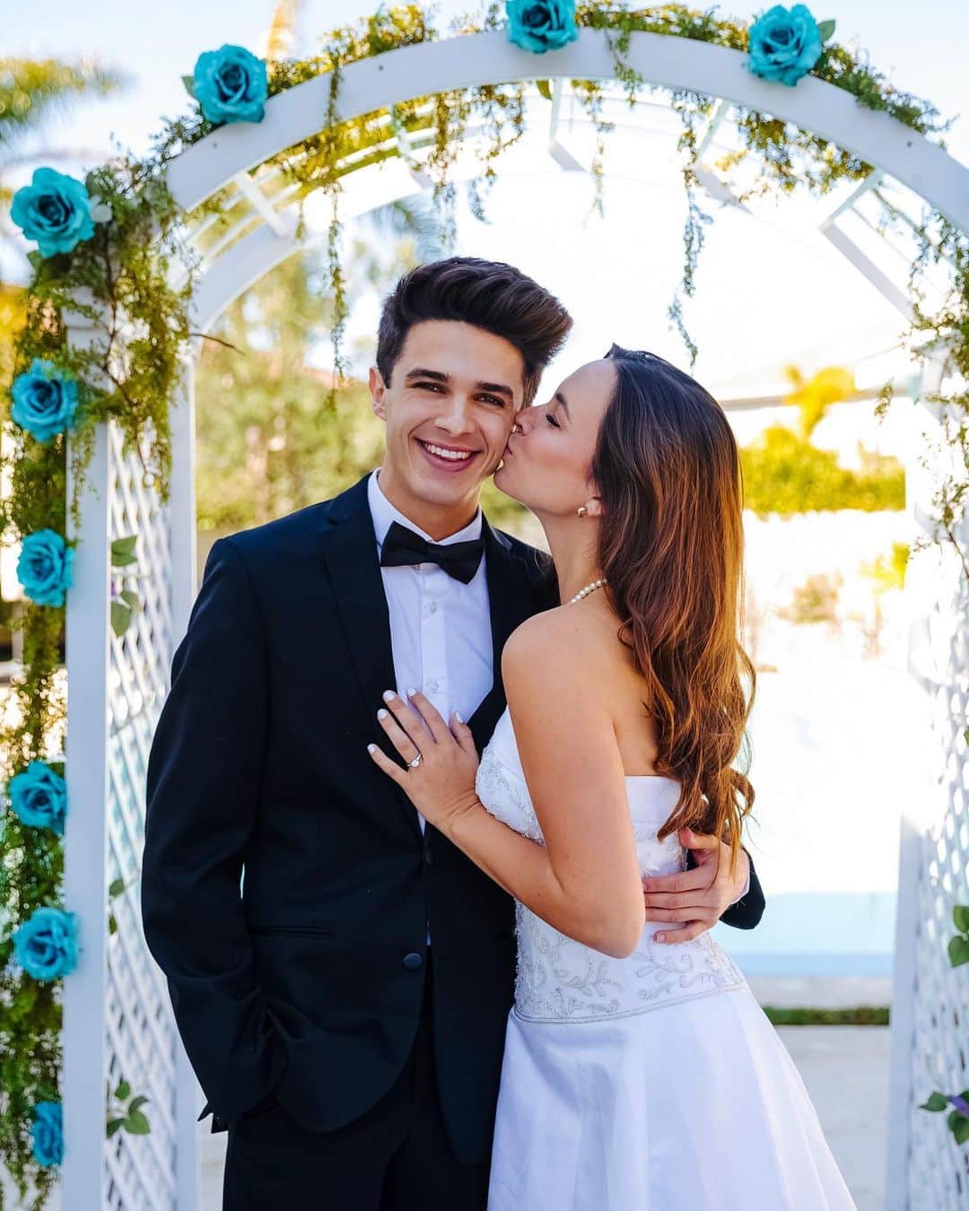 Brent Riveraのインスタグラム：「So I married my best friend... for 24 hours on my vlog💙💍」