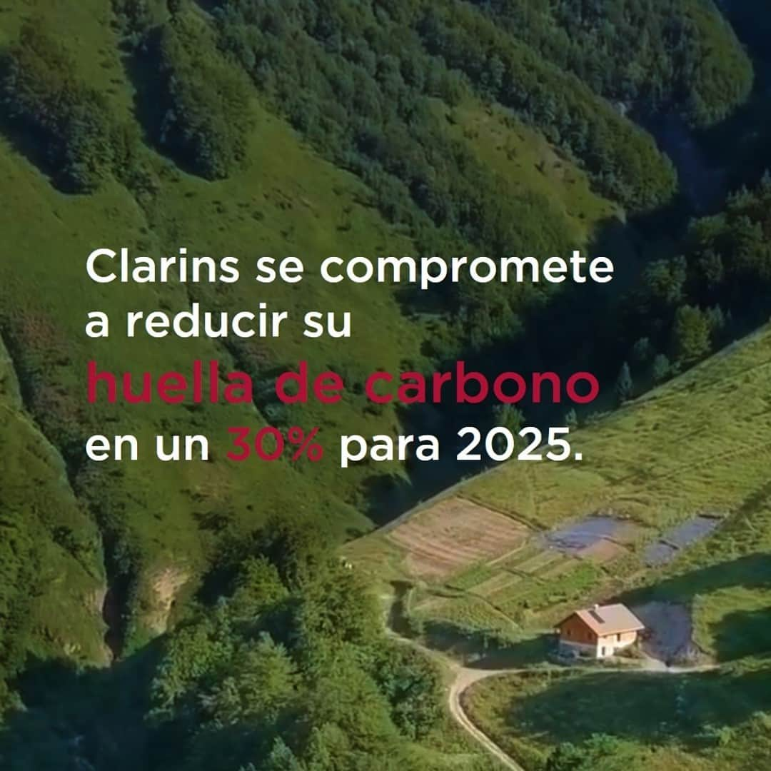 Clarins Españaさんのインスタグラム写真 - (Clarins EspañaInstagram)「En Clarins, esperamos transmitir a las generaciones futuras el planeta más bello posible ➡️ Para ello, llevamos a cabo acciones para para reducir los gases de efecto invernadero y optimizar los recursos naturales. 🌱  El futuro de la belleza responsable comienza ahora y nuestra misión es protegerlo. 😍  #Clarins #ClarinsWeCare」2月28日 17時00分 - clarinsespana