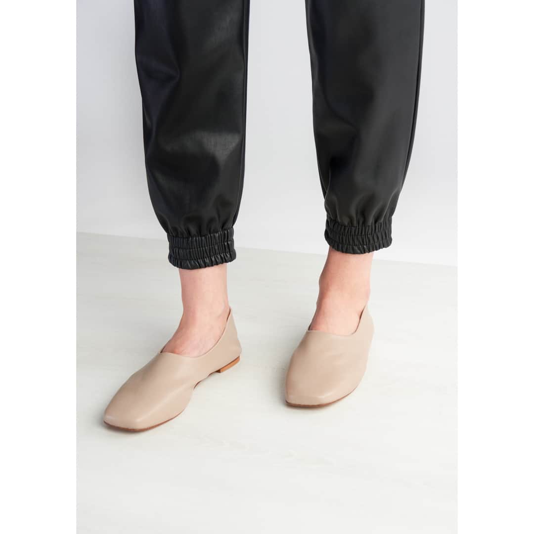 テーリポルキのインスタグラム：「Spring is in the air already so get ready for the warmer weather ☀️Our unlined Ursula ballerinas are perfect for both indoor and outdoor use, available in three different colours ✨⠀⠀⠀⠀⠀⠀⠀⠀⠀ .⠀⠀⠀⠀⠀⠀⠀⠀⠀ .⠀⠀⠀⠀⠀⠀⠀⠀⠀ .⠀⠀⠀⠀⠀⠀⠀⠀⠀ #TERHIPÖLKKI #terhipölkkistore #finnishdesign #sustainable #footwear #shoes #ballerinas #springoutfit」