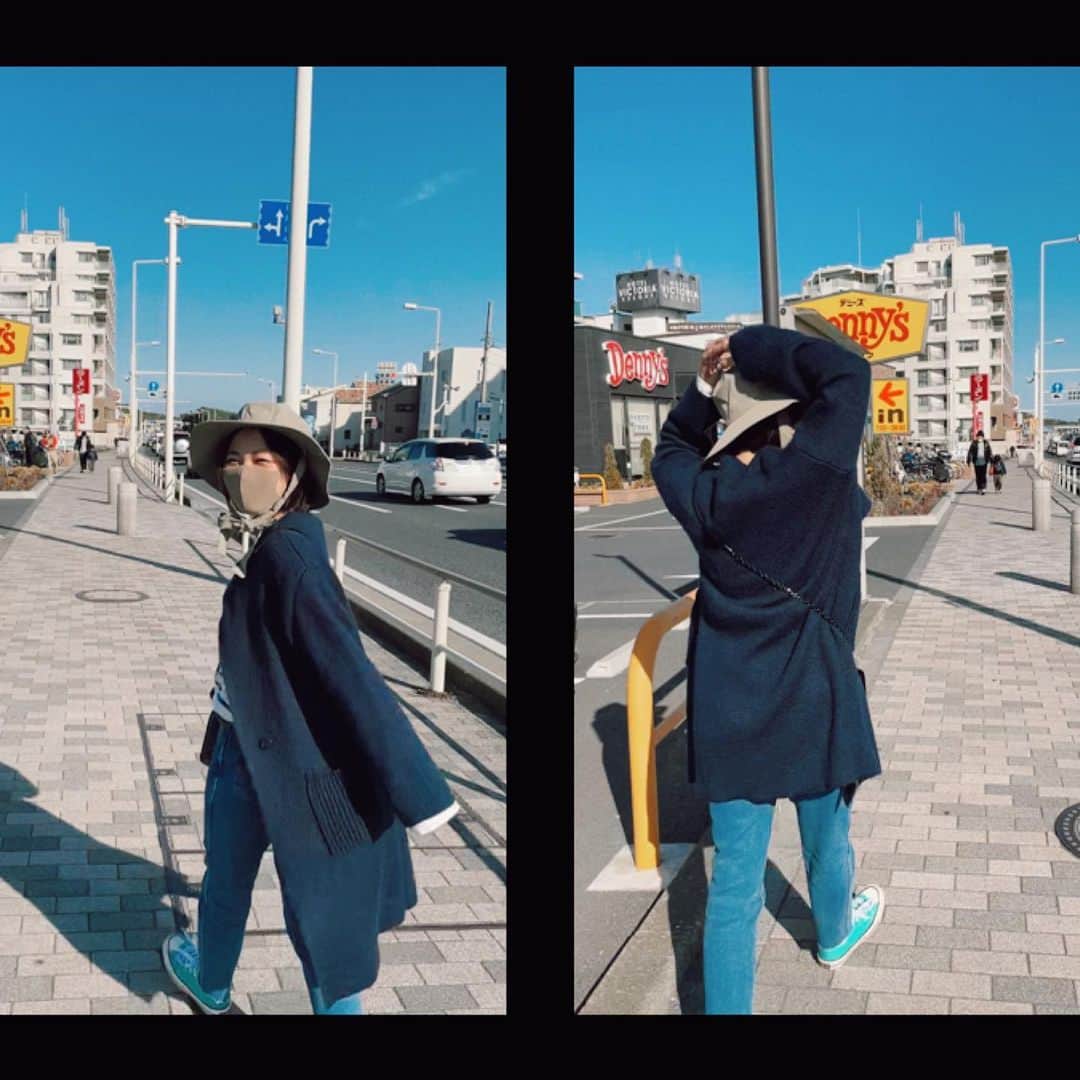 sayocoのインスタグラム：「畑仕事スタイルで海まで散歩🚶‍♀️🌈 オフの日のゆる〜い日常」